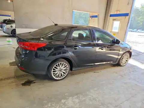 1FADP3E28HL331613 — 2017 Ford Focus, foto 3 de Copart 25.09.2026, Daños mecánicos