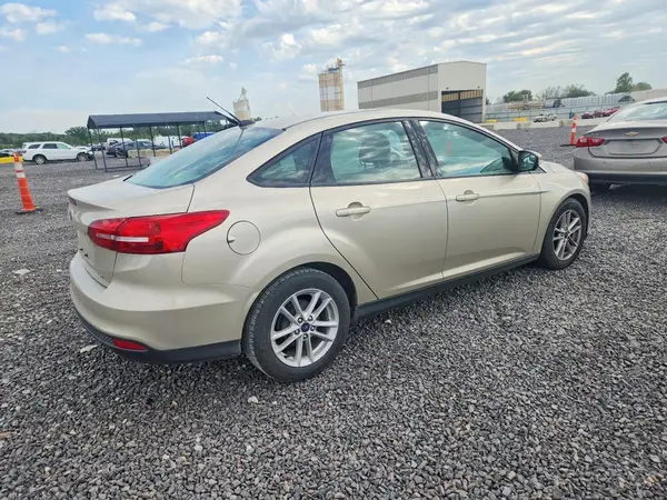 1FADP3F24HL295790 — 2017 Ford Focus, zdjęcie 3 z Copart 15.10.2026, Grad