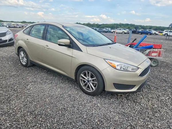 1FADP3F24HL295790 — 2017 Ford Focus, zdjęcie 4 z Copart 15.10.2026, Grad