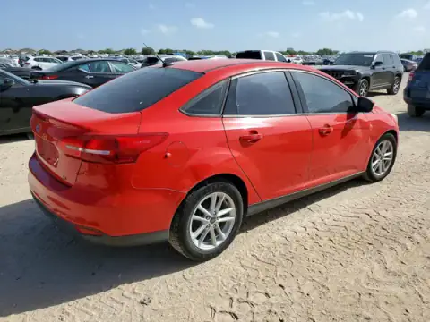 1FADP3F26HL244744 — 2017 Ford Focus, zdjęcie 3 z Copart 01.10.2026, Drobne wgniecenia i rysy