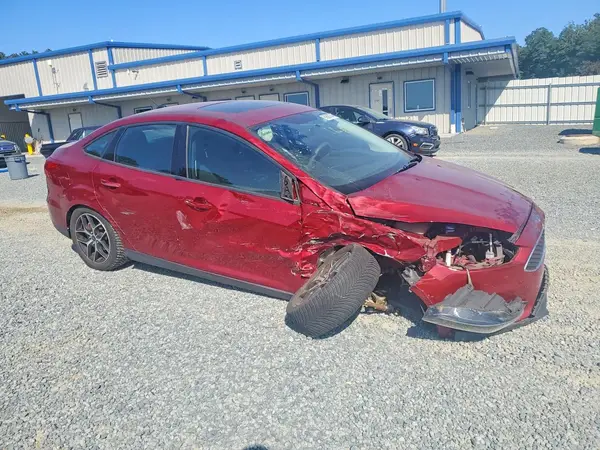 1FADP3H28HL212438 — 2017 Ford Focus, zdjęcie 4 z Copart 08.10.2026, Przód