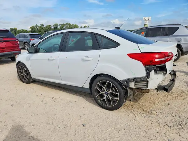 1FADP3H29HL269330 — 2017 Ford Focus, photo 2 from Copart, Front end