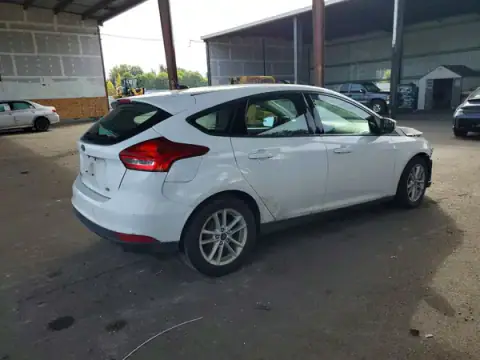 1FADP3K22HL234556 — 2017 Ford Focus, zdjęcie 3 z Copart, Przód