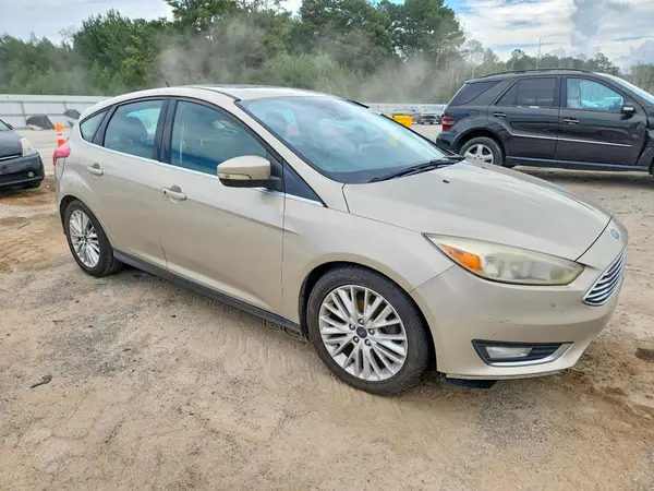 1FADP3N25HL330855 — 2017 Ford Focus, photo 4 from Copart, Front end