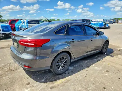 1FADP3F22HL236656 — 2017 Ford Focus, photo 3 from Copart 29.09.2026, Minor dents and scratches