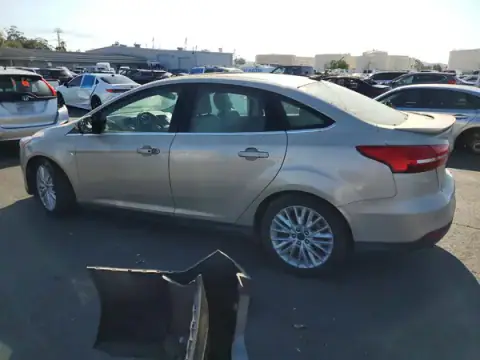 1FADP3J24HL279838 — 2017 Ford Focus, zdjęcie 2 z Copart, Wandalizm