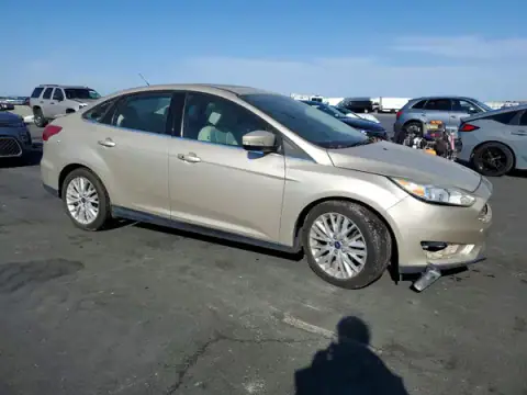1FADP3J24HL279838 — 2017 Ford Focus, zdjęcie 4 z Copart, Wandalizm