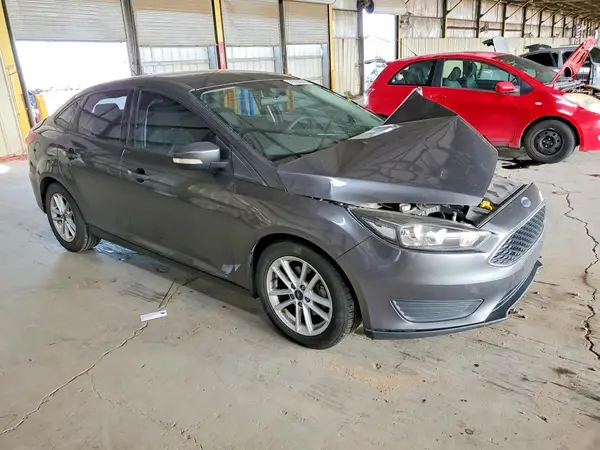 1FADP3F21HL303764 — 2017 Ford Focus, zdjęcie 4 z Copart, Przód