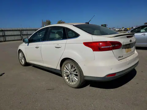 1FADP3J22HL260740 — 2017 Ford Focus, photo 2 from Copart 23.10.2026, Minor dents and scratches