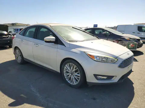 1FADP3J22HL260740 — 2017 Ford Focus, photo 4 from Copart 23.10.2026, Minor dents and scratches
