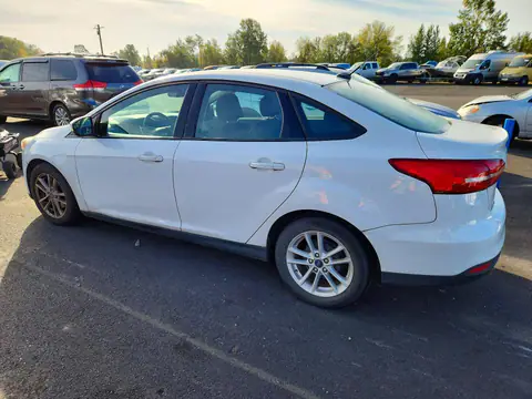 1FADP3F24HL308750 — 2017 Ford Focus, foto 2 de Copart 26.10.2026, Pequeñas abolladuras y arañazos
