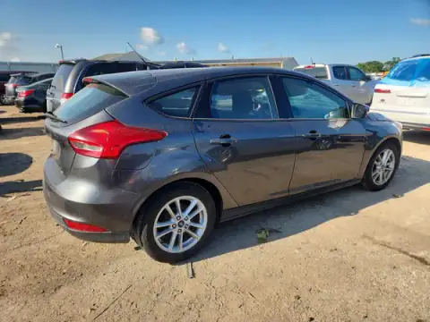 1FADP3K25JL317663 — 2018 Ford Focus, zdjęcie 3 z Copart 05.10.2026, Dach