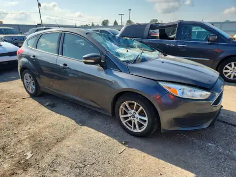 1FADP3K25JL317663 — 2018 Ford Focus, zdjęcie 4 z Copart 05.10.2026, Dach