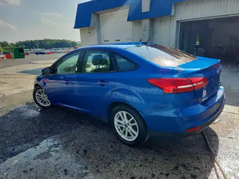 1FADP3FE6JL299548 — 2018 Ford Focus, zdjęcie 2 z Copart 24.09.2026, Uszkodzenia mechaniczne