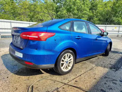 1FADP3FE6JL299548 — 2018 Ford Focus, zdjęcie 3 z Copart 24.09.2026, Uszkodzenia mechaniczne