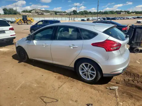 1FADP3K28JL251254 — 2018 Ford Focus, zdjęcie 2 z Copart, Drobne wgniecenia i rysy