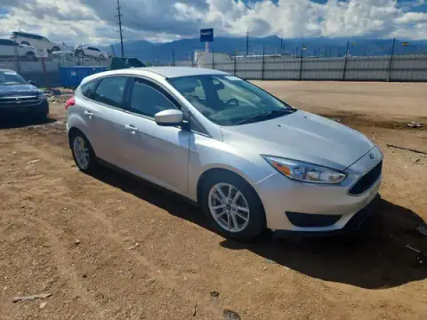 1FADP3K28JL251254 — 2018 Ford Focus, zdjęcie 4 z Copart, Drobne wgniecenia i rysy
