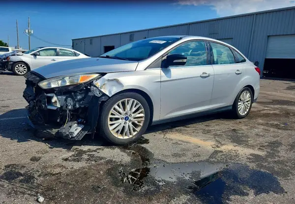 1FADP3J24JL201694 Ford Focus 2018 — uszkodzenie Przód, zdjęcie przed naprawą