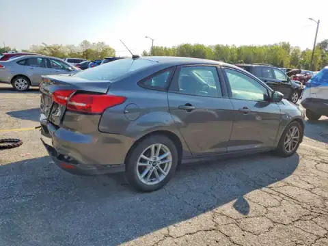 1FADP3F26JL301675 — 2018 Ford Focus, foto 3 de Copart, Parte trasera