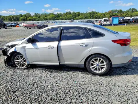 1FADP3F23JL250782 — 2018 Ford Focus, foto 2 de Copart, Parte delantera