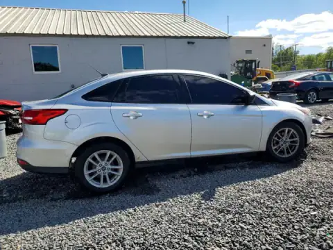 1FADP3F23JL250782 — 2018 Ford Focus, foto 3 de Copart, Parte delantera