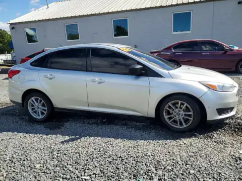 1FADP3F23JL250782 — 2018 Ford Focus, foto 4 de Copart, Parte delantera