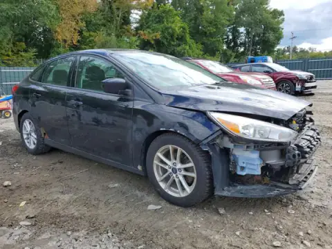 1FADP3F27JL306545 — 2018 Ford Focus, foto 4 de Copart 22.10.2026, Parte delantera