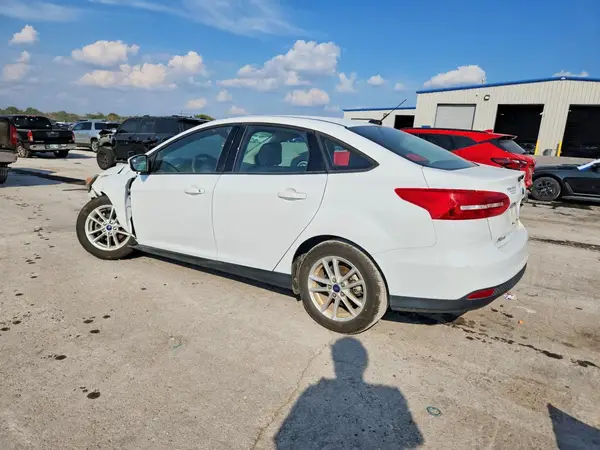 1FADP3FEXJL241636 — 2018 Ford Focus, фото 2 с аукциона Copart 13.10.2026, Передняя часть