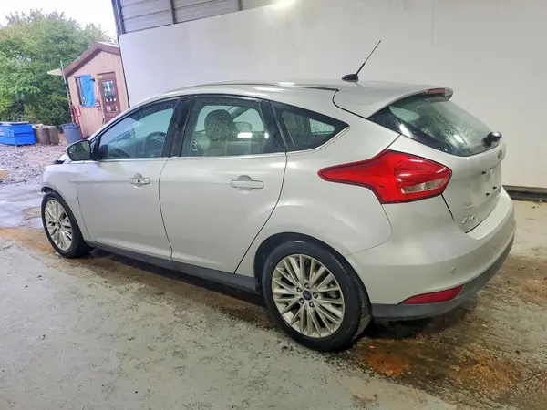 1FADP3N26JL293966 — 2018 Ford Focus, photo 2 from Copart, Front end