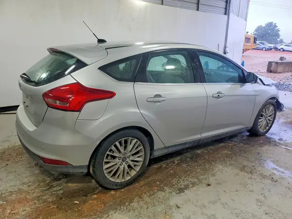 1FADP3N26JL293966 — 2018 Ford Focus, photo 3 from Copart, Front end