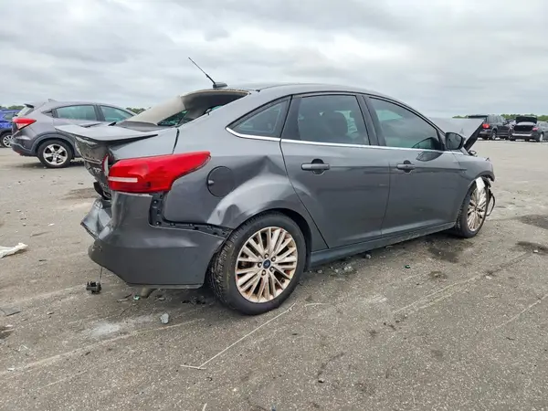 1FADP3J2XJL225742 — 2018 Ford Focus, photo 3 from Copart, Front end