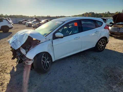 1FADP3M29JL300121 — 2018 Ford Focus, წინა ნაწილი, ფოტოები შეკეთებამდე