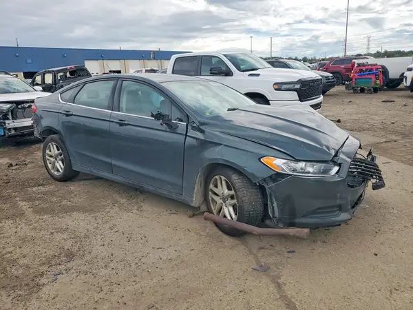 1FA6P0H75G5106809 — 2016 Ford Fusion, zdjęcie 4 z Copart, Przód