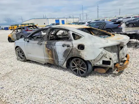 3FA6P0LU1HR181745 — 2017 Ford Fusion, zdjęcie 2 z Copart 29.09.2026, Pożar