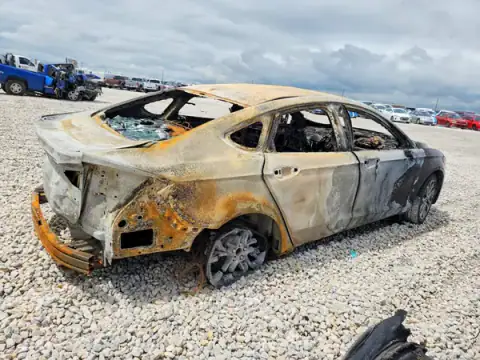3FA6P0LU1HR181745 — 2017 Ford Fusion, zdjęcie 3 z Copart 29.09.2026, Pożar