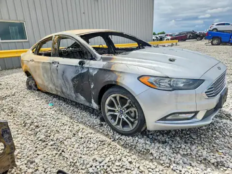 3FA6P0LU1HR181745 — 2017 Ford Fusion, zdjęcie 4 z Copart 29.09.2026, Pożar