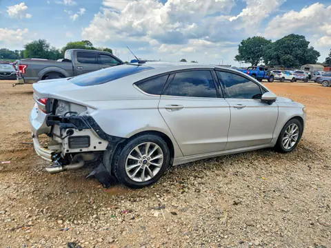 3FA6P0H76HR127683 — 2017 Ford Fusion, photo 3 from Copart 30.09.2026, Vandalism