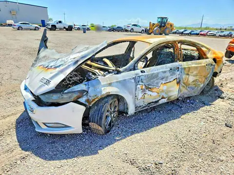 3FA6P0HD0HR180174 — 2017 Ford Fusion, Incendio (Burn), fotos antes de reparar