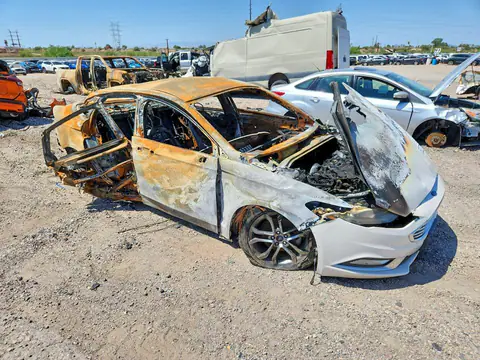 3FA6P0HD0HR180174 — 2017 Ford Fusion, photo 4 from Copart 23.10.2026, Fire