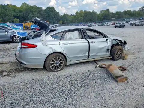 3FA6P0HD4HR371869 — 2017 Ford Fusion, photo 3 from Copart 06.10.2026, Rollover