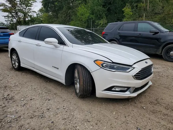 3FA6P0LU7HR303542 — 2017 Ford Fusion, zdjęcie 4 z Copart 07.10.2026, Przód