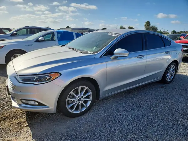 3FA6P0HDXHR356177 Ford Fusion 2017 — Front end damage, before-repair photo