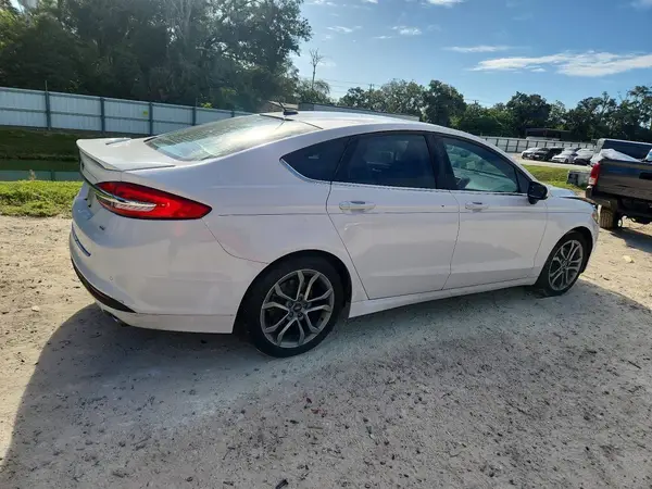 3FA6P0LU2HR393179 — 2017 Ford Fusion, zdjęcie 3 z Copart 06.10.2026, Przód