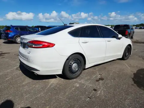 3FA6P0HD2HR108182 — 2017 Ford Fusion, zdjęcie 3 z Copart 19.10.2026, Uszkodzenia mechaniczne