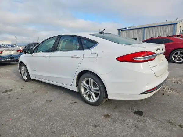 3FA6P0LU3JR261165 — 2018 Ford Fusion, zdjęcie 2 z Copart 09.10.2026, Uszkodzenia mechaniczne