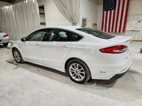 3FA6P0SU3LR158994 — 2020 Ford Fusion, photo 2 from Copart 05.10.2026, Rear end