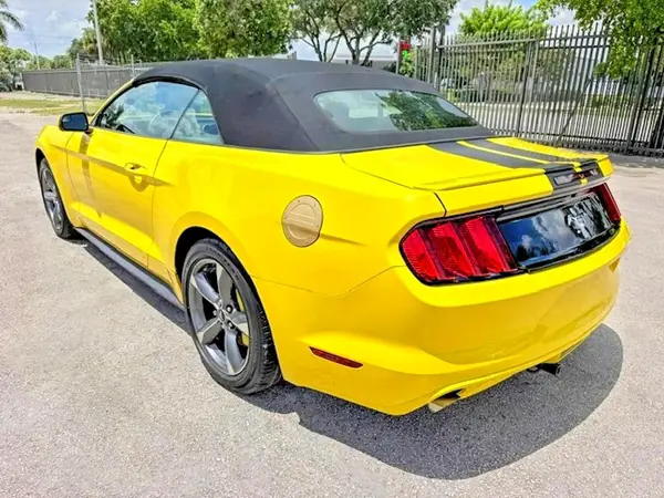 1FATP8EM1H5236809 — 2017 Ford Mustang, photo 2 from Copart 15.10.2026, Flood