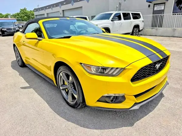 1FATP8EM1H5236809 — 2017 Ford Mustang, photo 4 from Copart 15.10.2026, Flood