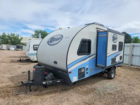 4X4TRPU18JL020649 — 2018 Foresriver R-POD, foto 2 de Copart 28.10.2026, Parte delantera