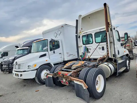 2016 FREIGHTLINER CASCADIA 1 VIN 1FUBGEDV4GLHC5673 фото 4
